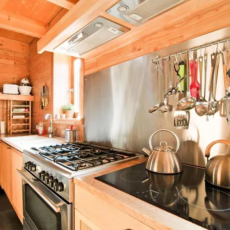 Βίλα Spacious In Freyneux With Garden