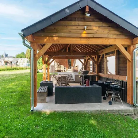 Βίλα Spacious In Freyneux With Garden