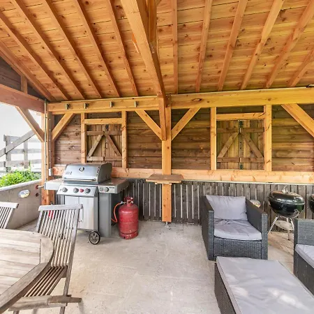 Βίλα Spacious In Freyneux With Garden Freineux