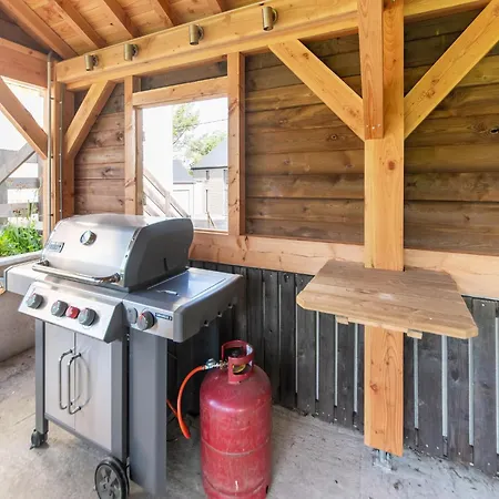 In Freyneux With Garden *