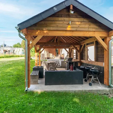 In Freyneux With Garden