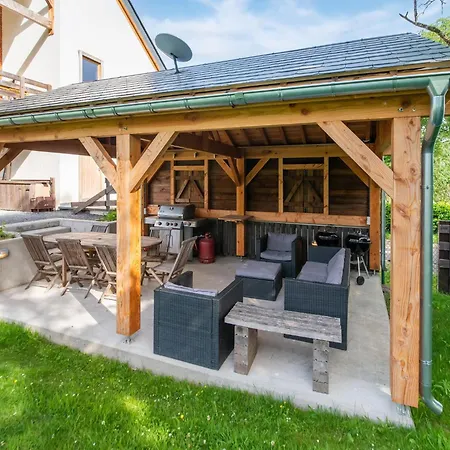 In Freyneux With Garden *