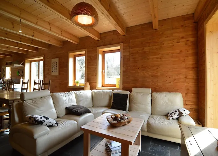 In Freyneux With Garden Villa