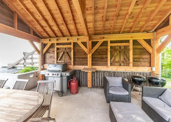 In Freyneux With Garden Freineux