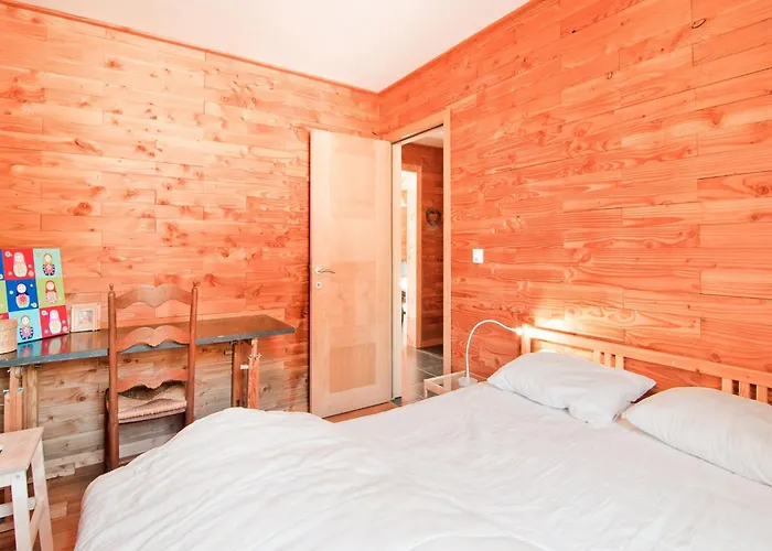 In Freyneux With Garden Villa