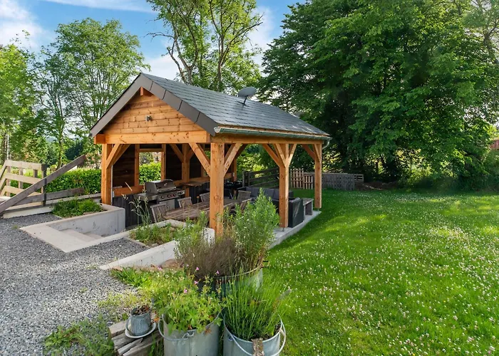 In Freyneux With Garden