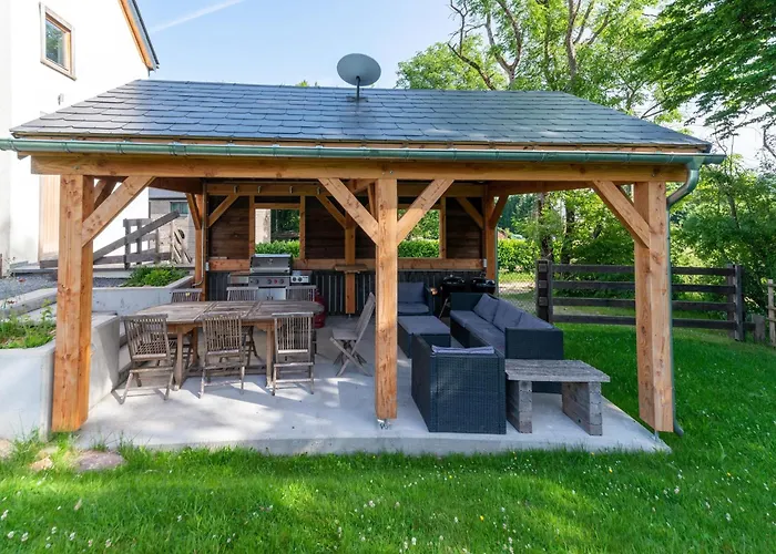 In Freyneux With Garden *